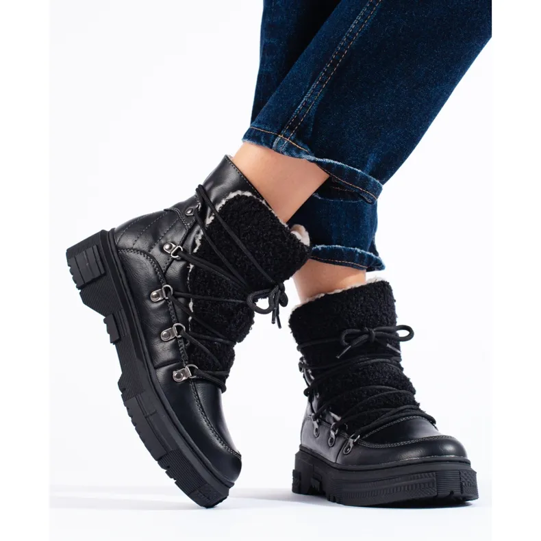 Black women's snow boots with sheepskin lining