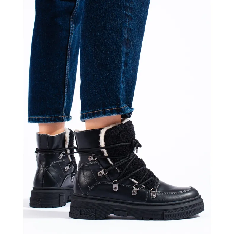 Black women's snow boots with sheepskin lining